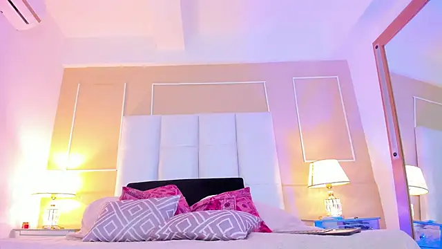 Zoe Evans  online show from 10/23/25, 12:15