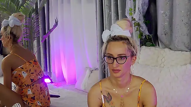 Snapshot of IsabelleEthan chatting on 10/31/25, 02:23 IsabelleEthan online show from 10/31/25, 02:23