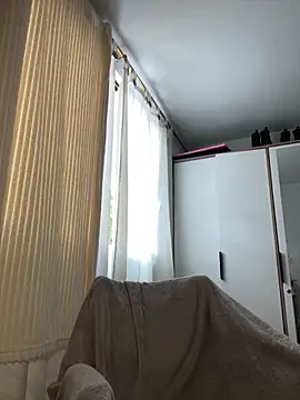 Snapshot of xlovelygirlx chatting on 10/04/25, 05:00 xlovelygirlx online show from 10/04/25, 05:00