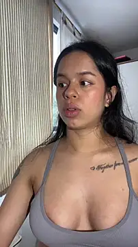 Snapshot of xlovelygirlx chatting on 10/10/25, 05:45 xlovelygirlx online show from 10/10/25, 05:45