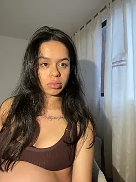 Snapshot of xlovelygirlx chatting on 10/31/25, 10:33 xlovelygirlx online show from 10/31/25, 10:33