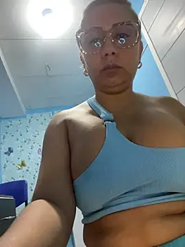 Snapshot of maymercy chatting on 10/09/25, 02:26 maymercy online show from 10/09/25, 02:26