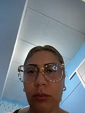 Snapshot of maymercy chatting on 10/18/25, 01:12 maymercy online show from 10/18/25, 01:12