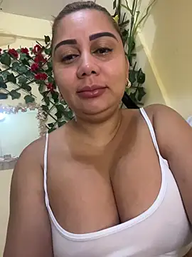 Snapshot of maymercy chatting on 10/27/25, 11:47 maymercy online show from 10/27/25, 11:47