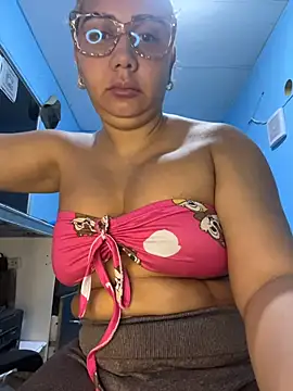 Snapshot of maymercy chatting on 11/21/25, 11:20 maymercy online show from 11/21/25, 11:20