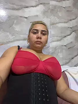 Snapshot of maymercy chatting on 11/30/25, 08:02 maymercy online show from 11/30/25, 08:02