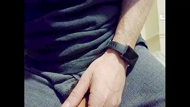 hairyuncut00 online show from 11/24/25, 07:35