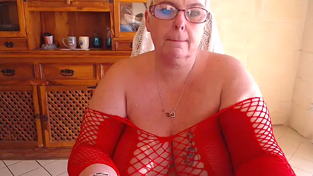 MISS LINDAH online show from 02/04/25, 09:49