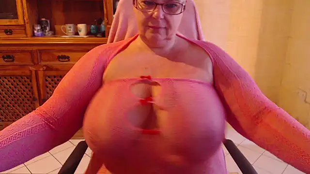 MISS LINDAH online show from 10/21/25, 05:41