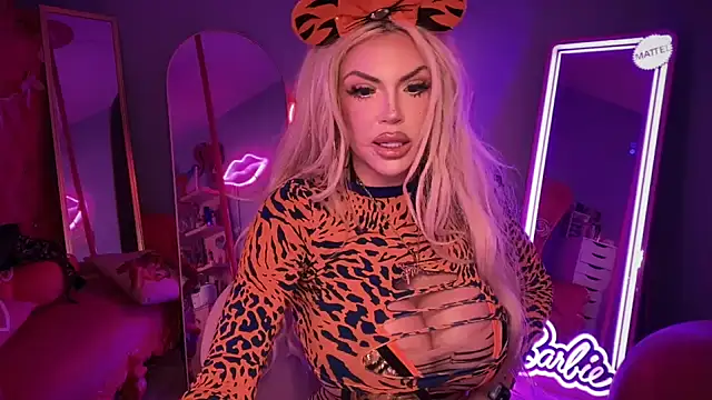 Snapshot of bimbotwerkqueen chatting on 11/01/25, 10:39 bimbotwerkqueen online show from 11/01/25, 10:39