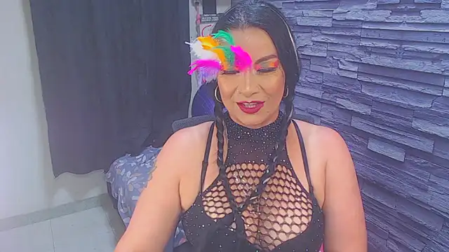 Snapshot of Cruela_deviil chatting on 10/22/25, 11:37 Cruela deviil online show from 10/22/25, 11:37