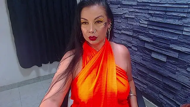 Snapshot of Cruela_deviil chatting on 11/22/25, 06:40 Cruela deviil online show from 11/22/25, 06:40