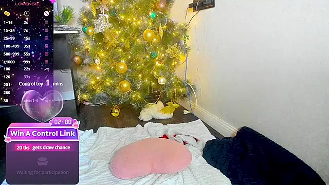 Snapshot of viki_love77 chatting on 12/30/24, 04:20 viki love77 online show from 12/30/24, 04:20
