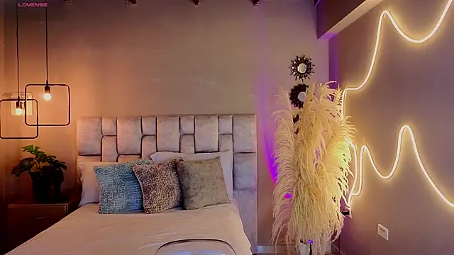 Snapshot of pamela_reyes_ chatting on 09/23/25, 07:06 pamela reyes  online show from 09/23/25, 07:06