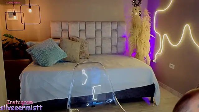 Snapshot of pamela_reyes_ chatting on 10/11/25, 07:34 pamela reyes  online show from 10/11/25, 07:34