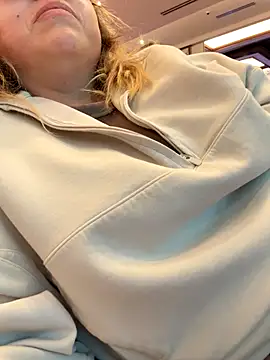 Blueskiiis3 online show from 10/05/25, 02:43