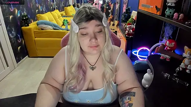 Softie Sofy online show from 12/23/24, 02:02