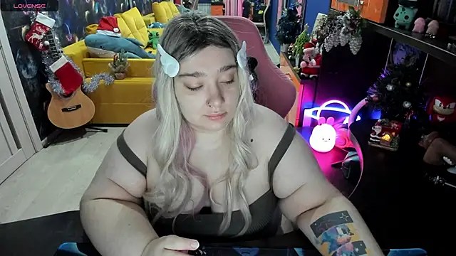 Softie Sofy online show from 12/24/24, 02:10