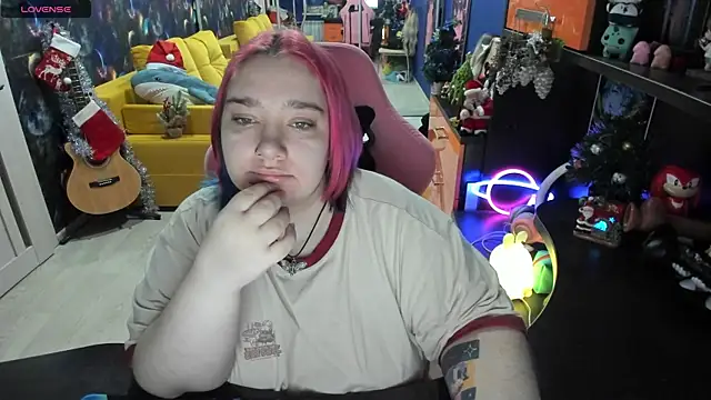 Softie Sofy online show from 12/25/24, 02:03