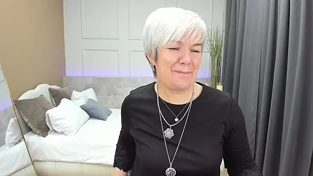 Snapshot of CarmenSoft chatting on 12/21/24, 11:45 CarmenSoft online show from 12/21/24, 11:45