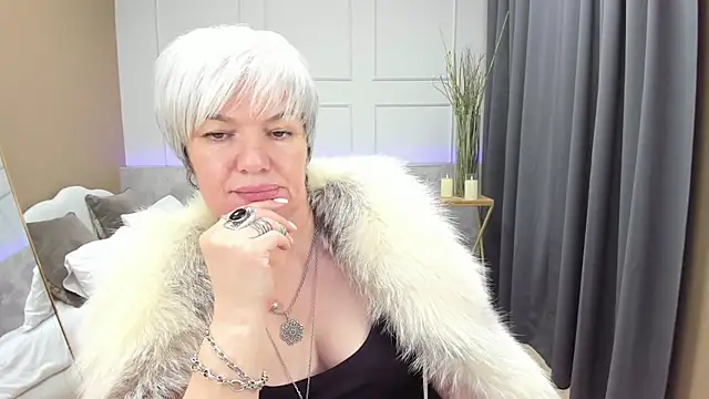 Snapshot of CarmenSoft chatting on 12/23/24, 03:29 CarmenSoft online show from 12/23/24, 03:29