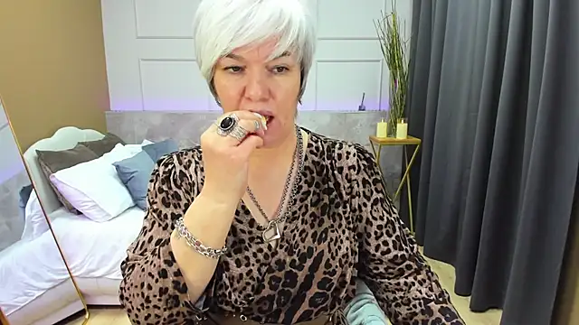 Snapshot of CarmenSoft chatting on 02/02/25, 12:30 CarmenSoft online show from 02/02/25, 12:30