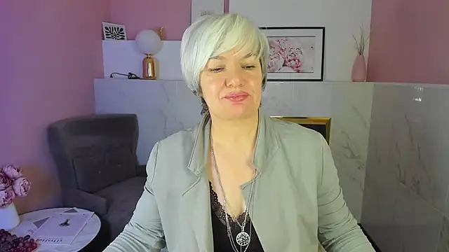 Snapshot of CarmenSoft chatting on 02/06/25, 01:05 CarmenSoft online show from 02/06/25, 01:05