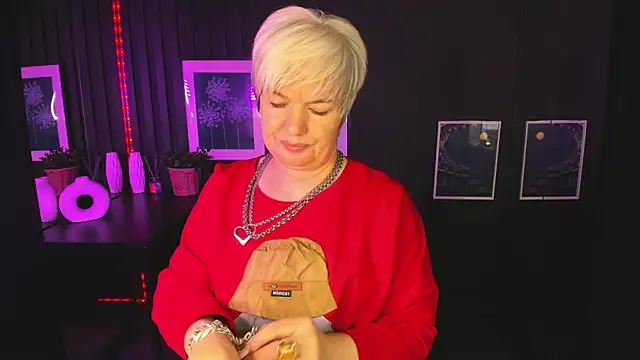 Snapshot of CarmenSoft chatting on 02/15/25, 08:43 CarmenSoft online show from 02/15/25, 08:43