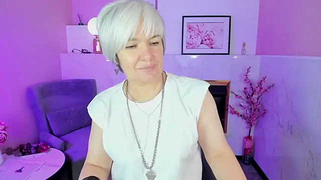 Snapshot of CarmenSoft chatting on 09/17/25, 08:54 CarmenSoft online show from 09/17/25, 08:54