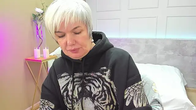 Snapshot of CarmenSoft chatting on 10/02/25, 09:00 CarmenSoft online show from 10/02/25, 09:00