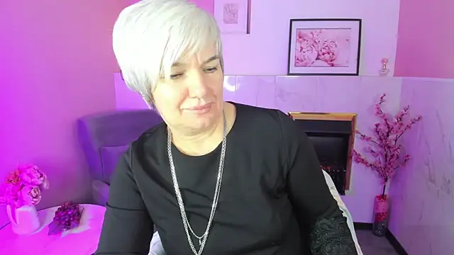 Snapshot of CarmenSoft chatting on 10/18/25, 08:53 CarmenSoft online show from 10/18/25, 08:53