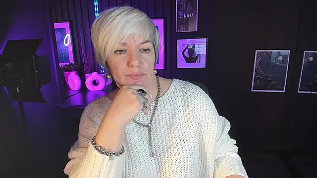 Snapshot of CarmenSoft chatting on 11/04/25, 08:19 CarmenSoft online show from 11/04/25, 08:19