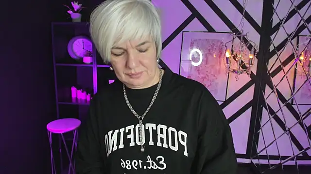 Snapshot of CarmenSoft chatting on 11/10/25, 08:52 CarmenSoft online show from 11/10/25, 08:52