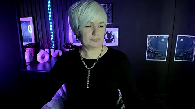 Snapshot of CarmenSoft chatting on 11/14/25, 08:51 CarmenSoft online show from 11/14/25, 08:51