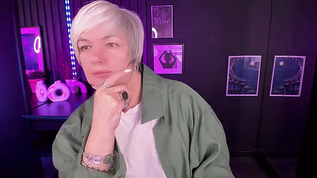 Snapshot of CarmenSoft chatting on 11/21/25, 08:51 CarmenSoft online show from 11/21/25, 08:51