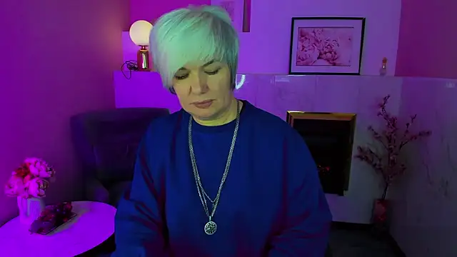 Snapshot of CarmenSoft chatting on 11/23/25, 08:52 CarmenSoft online show from 11/23/25, 08:52