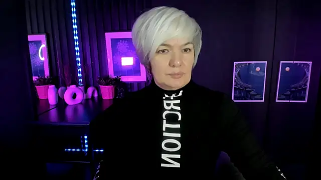 Snapshot of CarmenSoft chatting on 11/25/25, 08:42 CarmenSoft online show from 11/25/25, 08:42