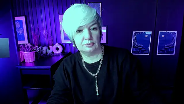 Snapshot of CarmenSoft chatting on 11/29/25, 08:45 CarmenSoft online show from 11/29/25, 08:45