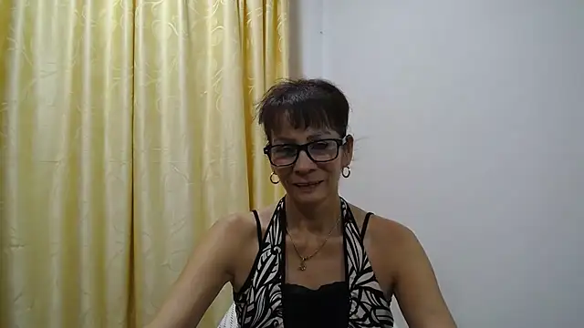 Snapshot of mommysexy16 chatting on 10/30/25, 03:08 mommysexy16 online show from 10/30/25, 03:08