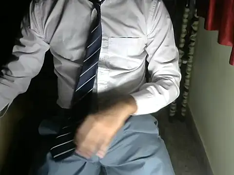 aloneboy1996 online show from 09/29/25, 06:35