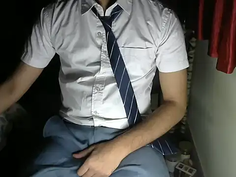 aloneboy1996 online show from 10/18/25, 07:03