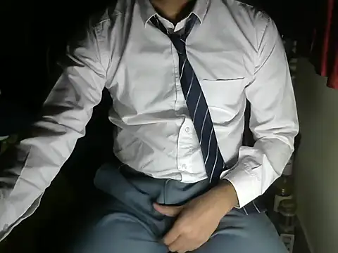 Snapshot of aloneboy1996 chatting on 12/18/25, 06:14 aloneboy1996 online show from 12/18/25, 06:14