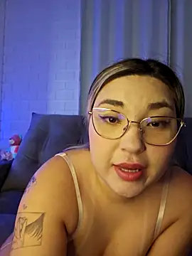 Snapshot of kamila_hty chatting on 10/24/25, 07:10 kamila hty online show from 10/24/25, 07:10