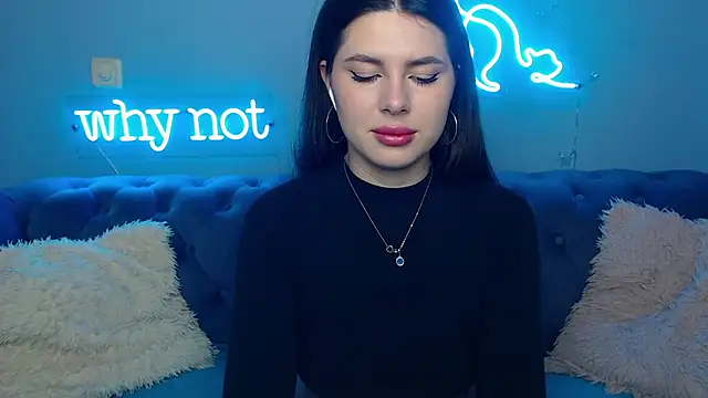 Snapshot of ViollinaLove chatting on 03/16/26, 05:44 ViollinaLove online show from 03/16/26, 05:44