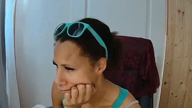 Snapshot of AaliyahHarris chatting on 10/22/25, 01:22 AaliyahHarris online show from 10/22/25, 01:22