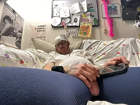 Snapshot of CLoSpunkmeyer69 chatting on 10/25/25, 10:34 CLoSpunkmeyer69 online show from 10/25/25, 10:34