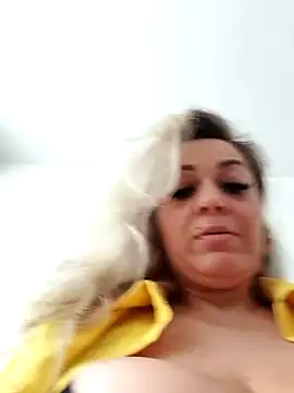 Snapshot of Ruxy42ETT chatting on 03/04/25, 04:38 Ruxy42ETT online show from 03/04/25, 04:38