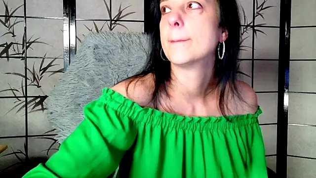 Snapshot of _Sweetlonglips_ chatting on 12/04/25, 05:06 Sweetlonglips online show from 12/04/25, 05:06