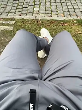 Snapshot of MvM58955050 chatting on 11/18/25, 02:32 MvM58955050 online show from 11/18/25, 02:32