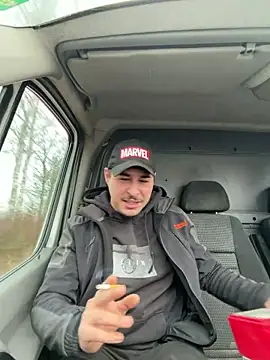 Snapshot of MvM58955050 chatting on 12/18/25, 08:42 MvM58955050 online show from 12/18/25, 08:42